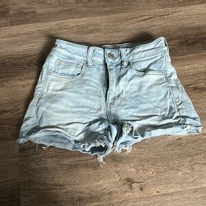 Light wash, American eagle jean shorts, size US 4
